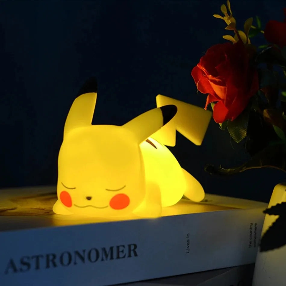 Lámpara Nocturna Mini Pikachu – Luz Suave Infantil | Espantacucos LED